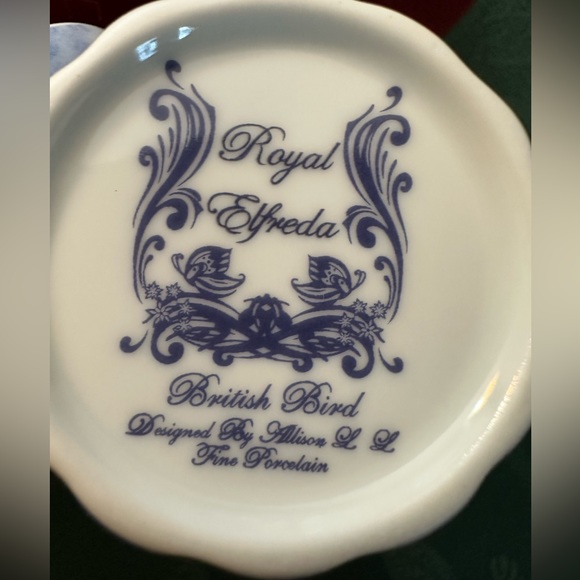 Royal Alfreda fine porcelain holiday cups (2) - Picture 5 of 6